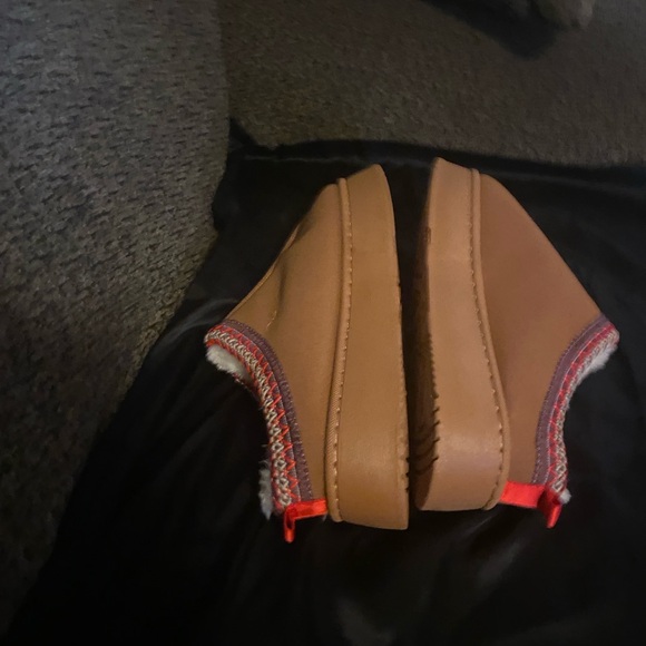 Slippers - Picture 4 of 4